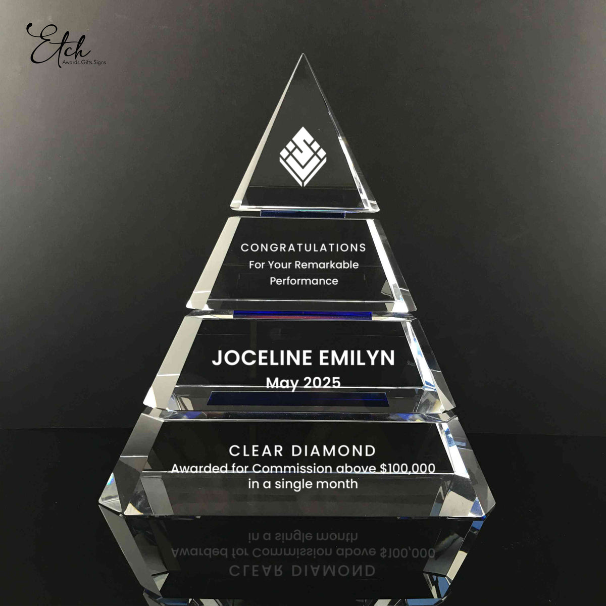 Accolade Pyramid Crystal Award – Etch