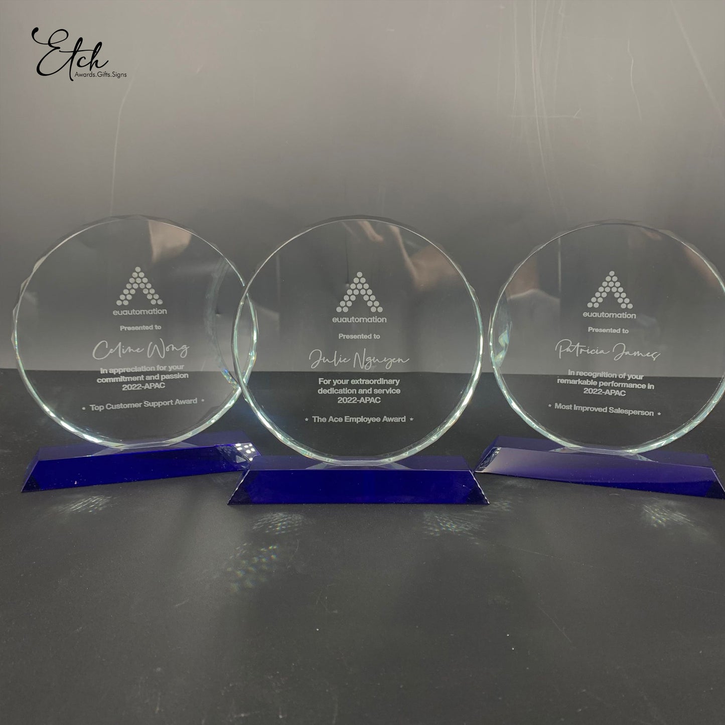 Brillant Round Crystal Trophy Award with Blue Base