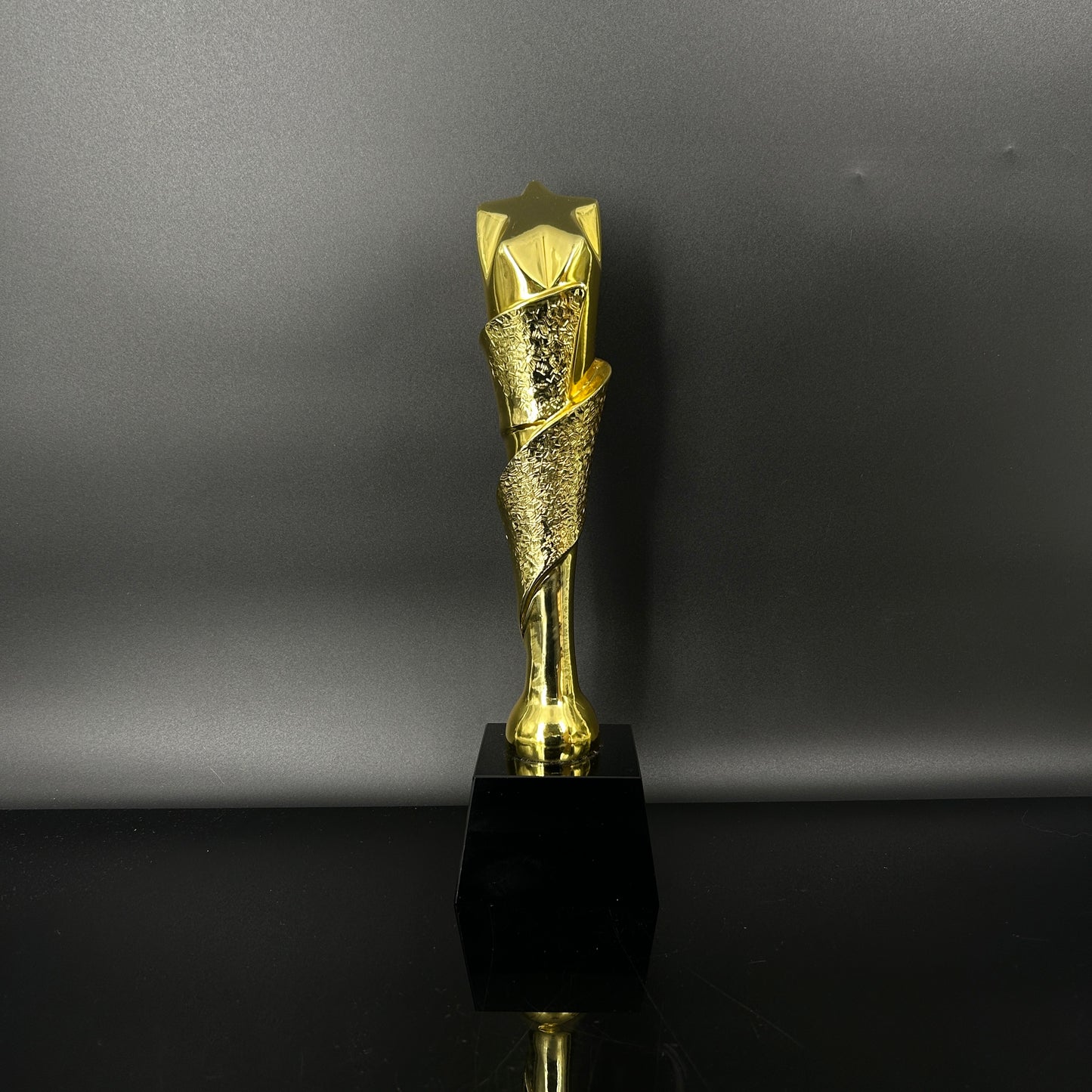 Swirlled Star Brilliance Trophy